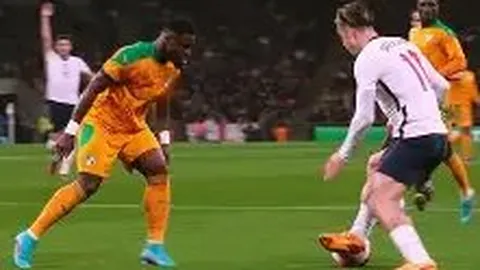 《纽卡绝地反击！埃迪-豪巧妙战术调整，中场微调后防换人，曼城城门难挡》