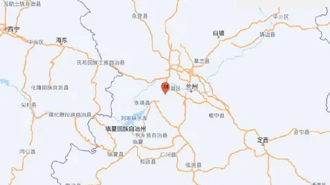 体育品牌电竞联名款发布，时尚性能兼备